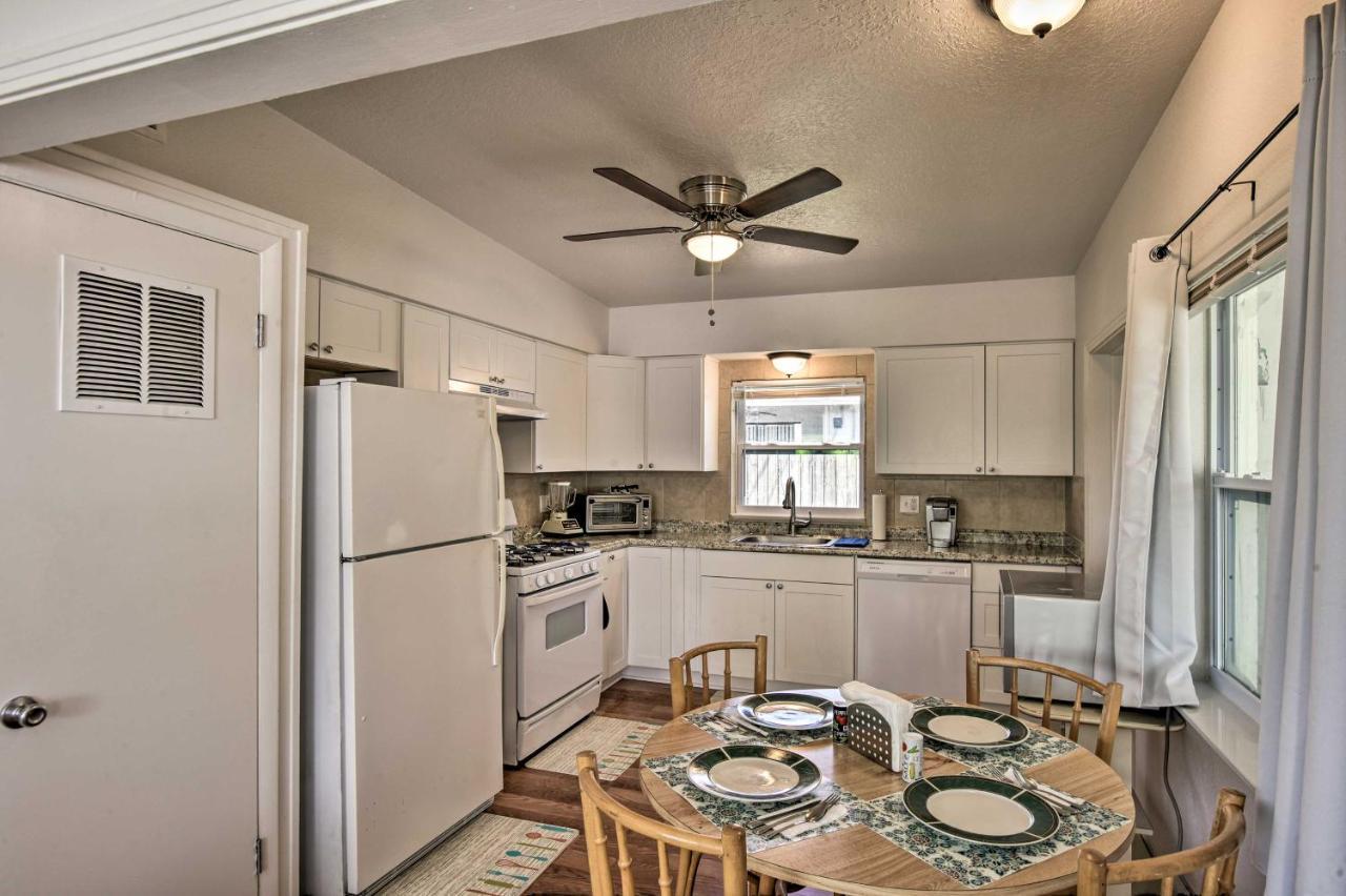 Sunny Cocoa Beach Home Walk To Sea And Attractions! Exterior photo